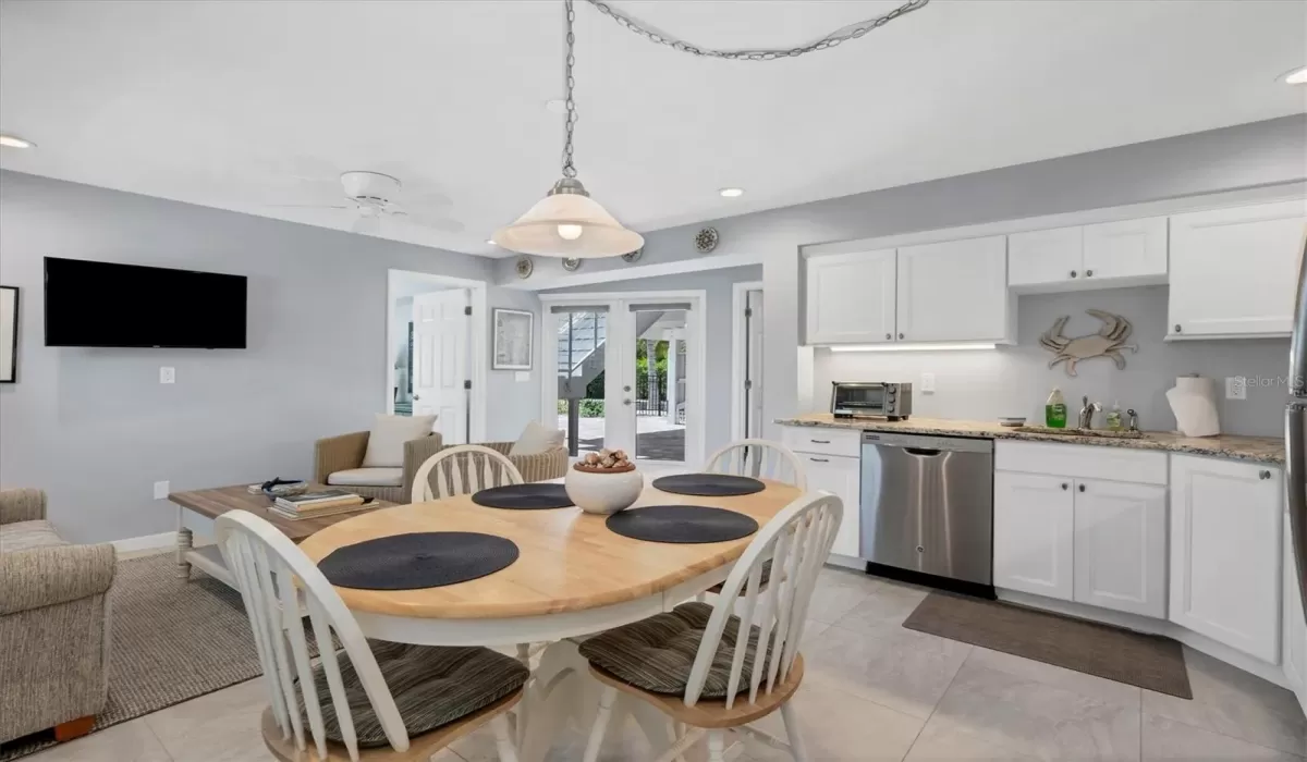 2 Bedrooms Bedrooms, 0 ,2 BathroomsBathrooms,Residential Lease,For Sale,0,D6143522