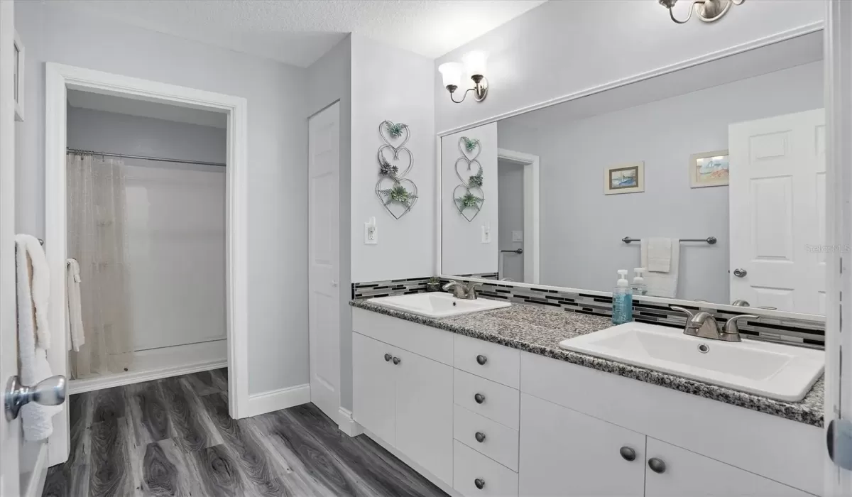 2 Bedrooms Bedrooms, 0 ,2 BathroomsBathrooms,Residential Lease,For Sale,0,D6143522