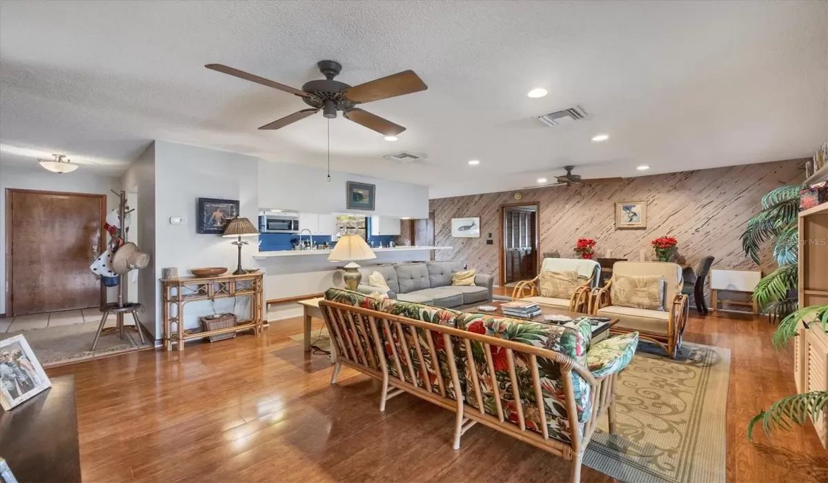 4 Bedrooms Bedrooms, 0 ,3 BathroomsBathrooms,Residential Lease,For Sale,0,D6143527