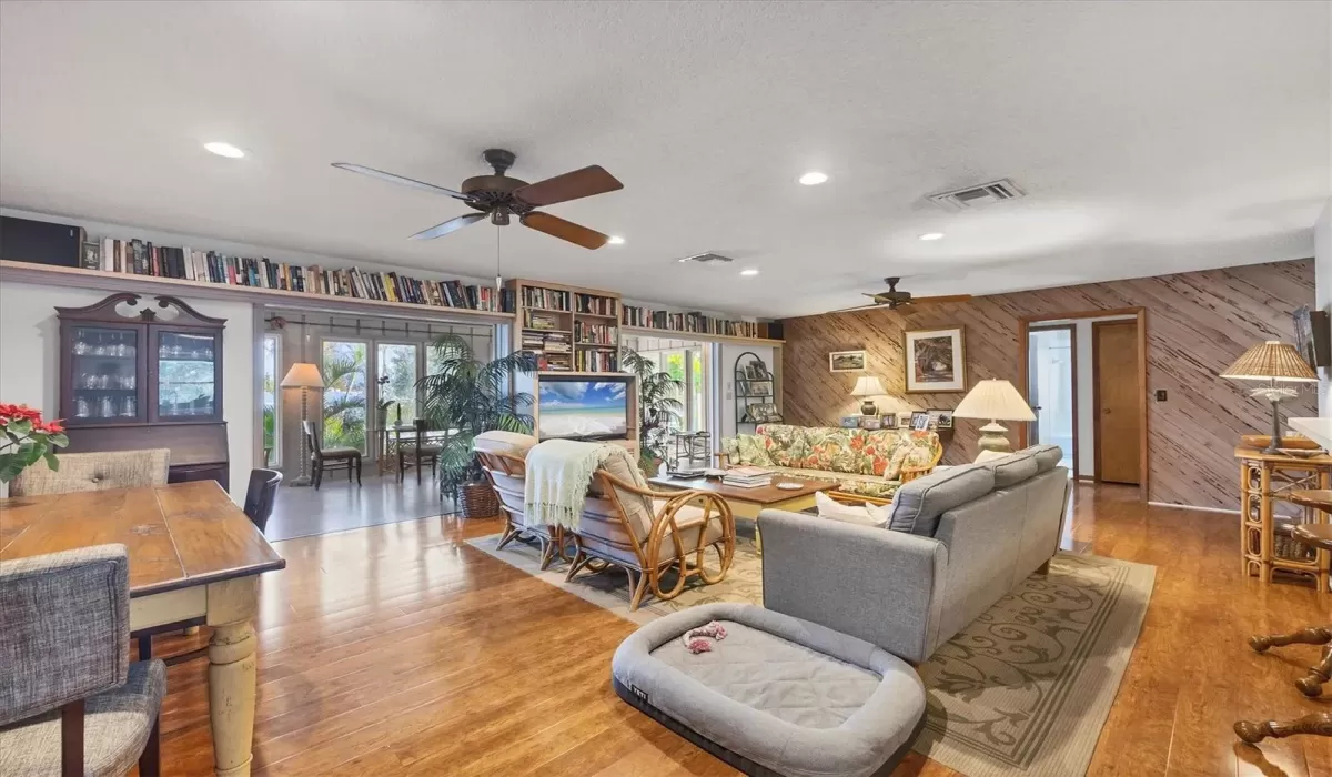 4 Bedrooms Bedrooms, 0 ,3 BathroomsBathrooms,Residential Lease,For Sale,0,D6143527