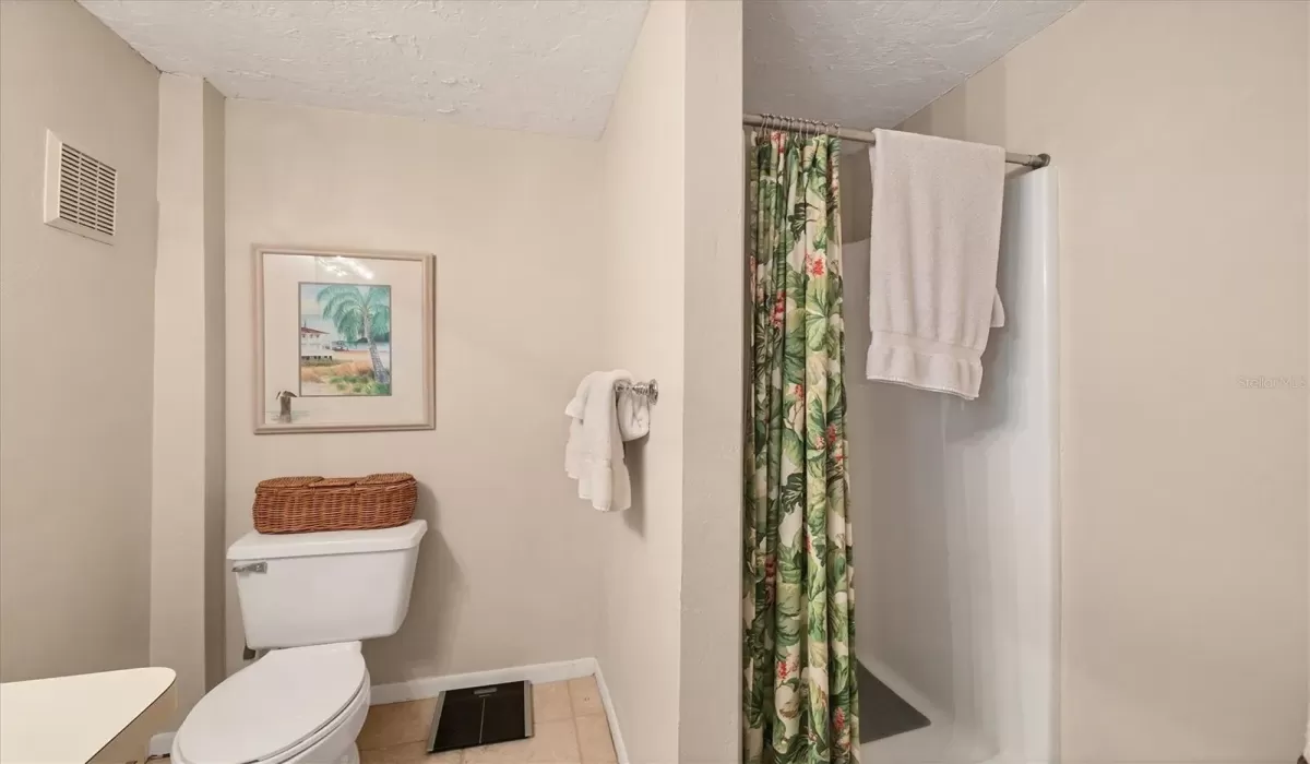 4 Bedrooms Bedrooms, 0 ,3 BathroomsBathrooms,Residential Lease,For Sale,0,D6143527