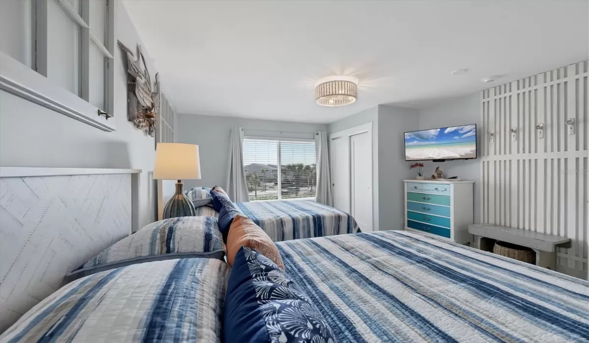 2 Bedrooms Bedrooms, 0 ,2 BathroomsBathrooms,Residential Lease,For Sale,0,D6143273