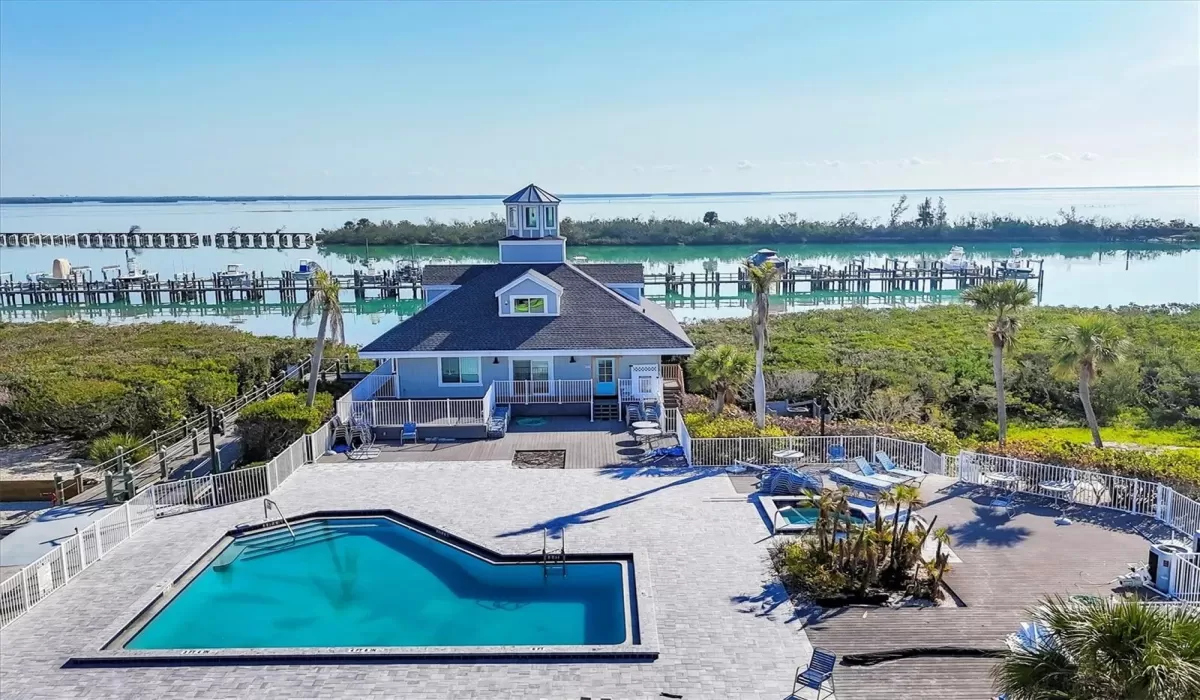 2 Bedrooms Bedrooms, 0 ,2 BathroomsBathrooms,Residential Lease,For Sale,0,D6143273