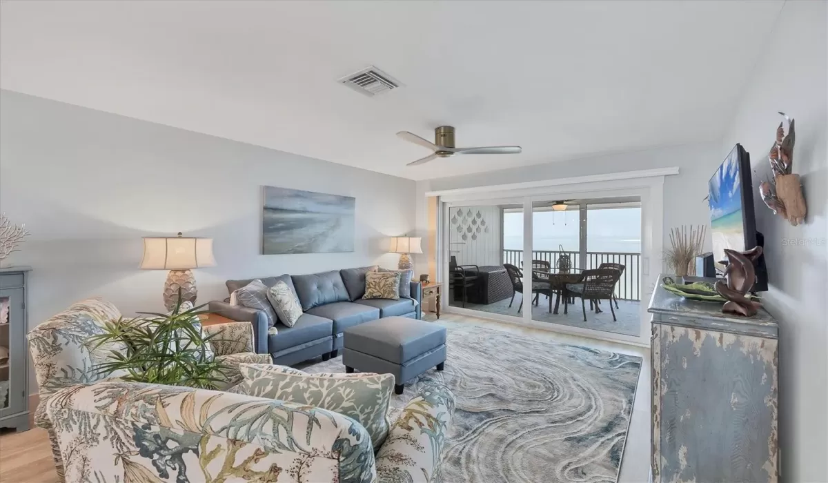 2 Bedrooms Bedrooms, 0 ,2 BathroomsBathrooms,Residential Lease,For Sale,0,D6143273