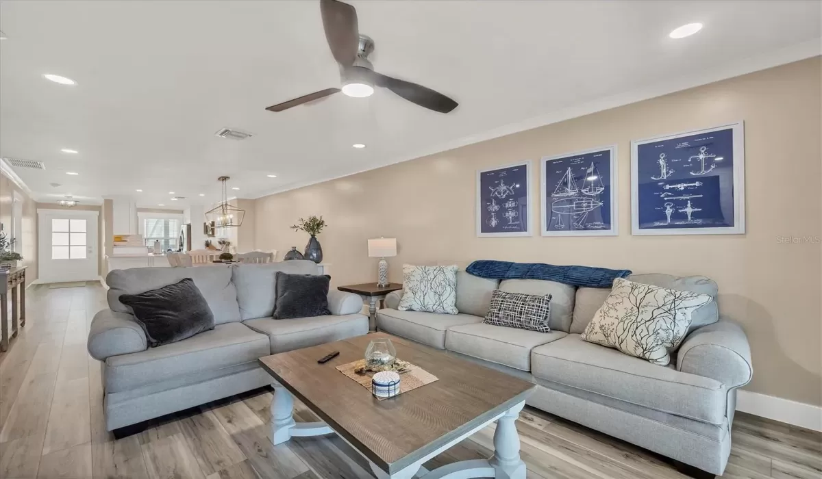 2 Bedrooms Bedrooms, 0 ,2 BathroomsBathrooms,Residential Lease,For Sale,0,D6143339