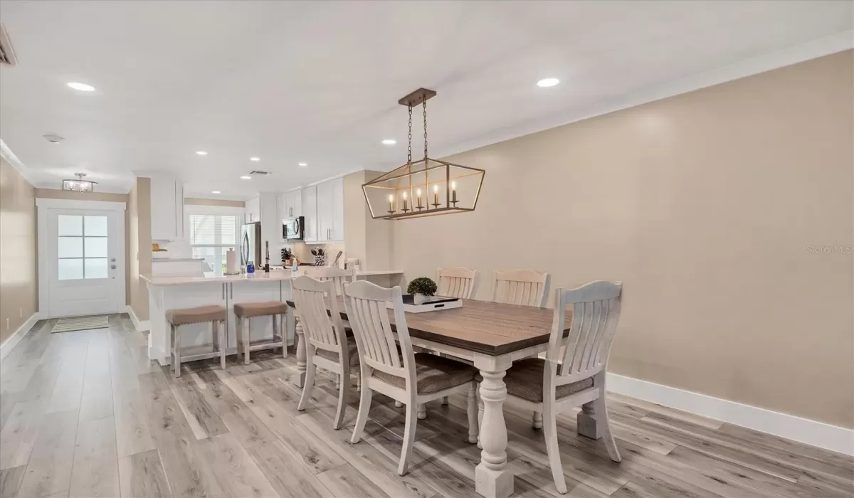 2 Bedrooms Bedrooms, 0 ,2 BathroomsBathrooms,Residential Lease,For Sale,0,D6143339