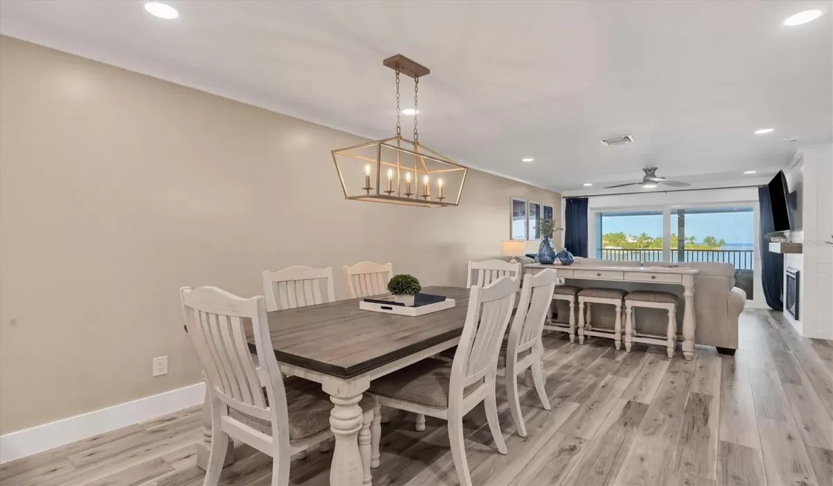 2 Bedrooms Bedrooms, 0 ,2 BathroomsBathrooms,Residential Lease,For Sale,0,D6143339