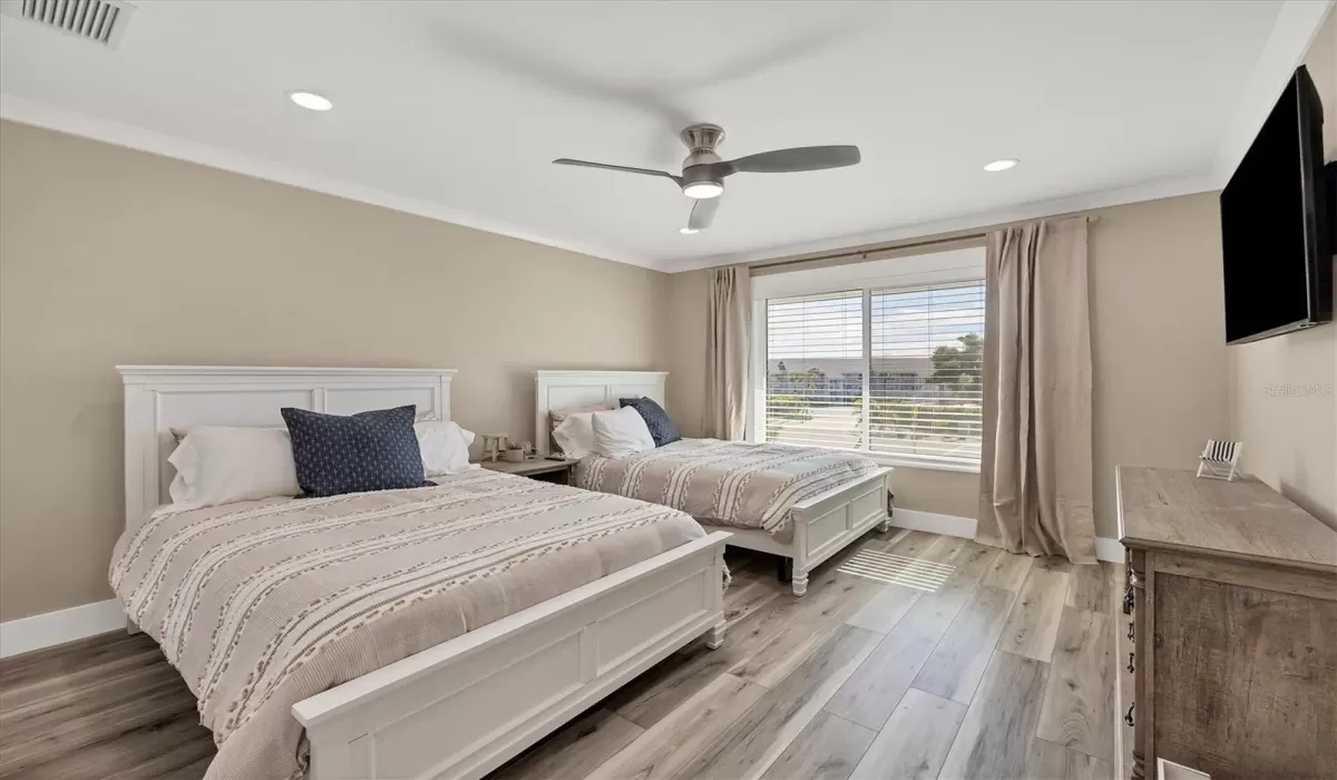 2 Bedrooms Bedrooms, 0 ,2 BathroomsBathrooms,Residential Lease,For Sale,0,D6143339