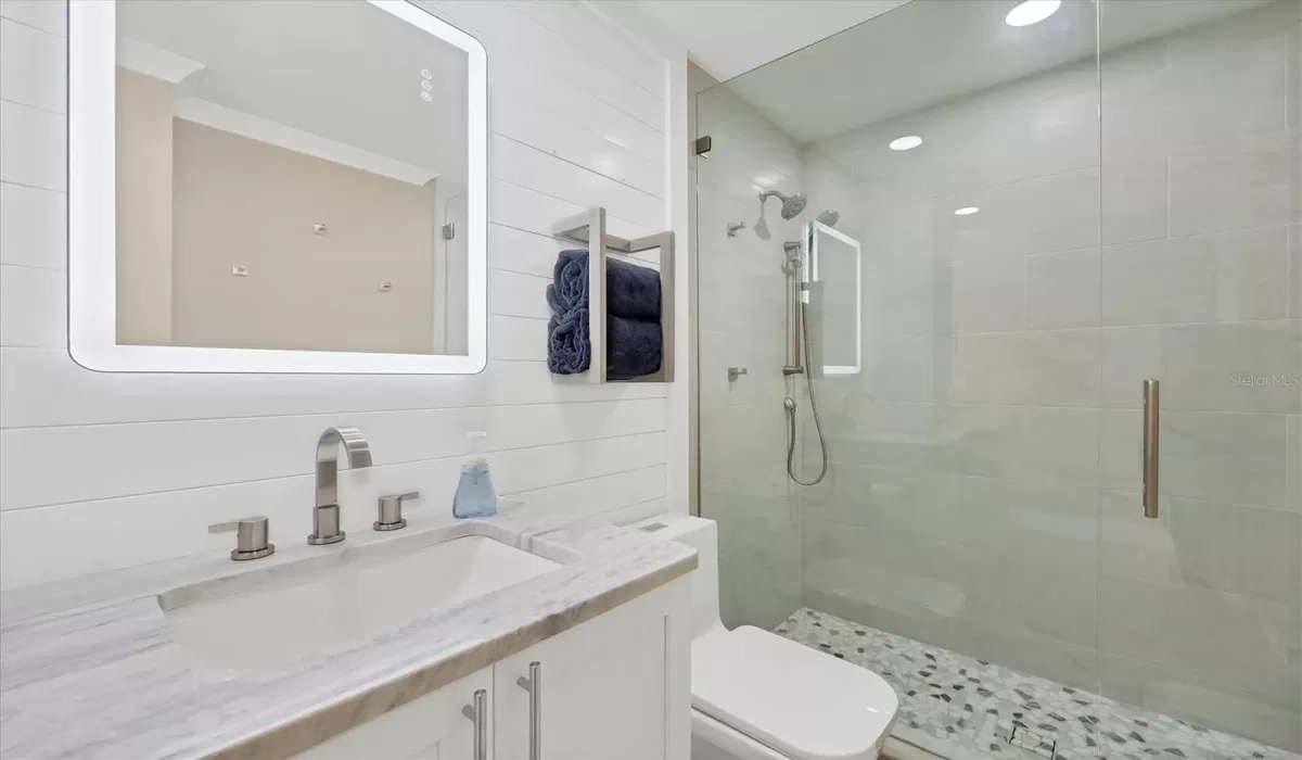 2 Bedrooms Bedrooms, 0 ,2 BathroomsBathrooms,Residential Lease,For Sale,0,D6143339