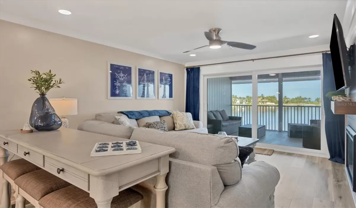 2 Bedrooms Bedrooms, 0 ,2 BathroomsBathrooms,Residential Lease,For Sale,0,D6143339