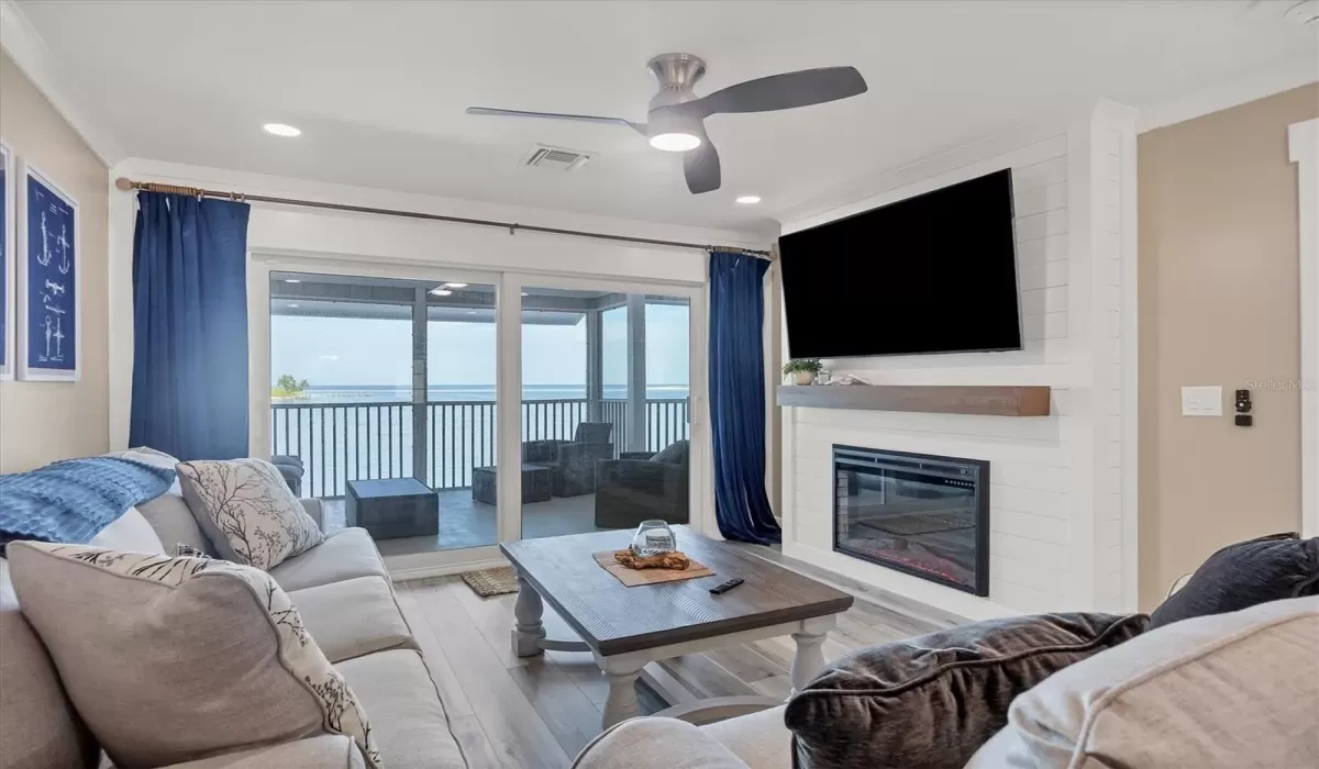 2 Bedrooms Bedrooms, 0 ,2 BathroomsBathrooms,Residential Lease,For Sale,0,D6143339