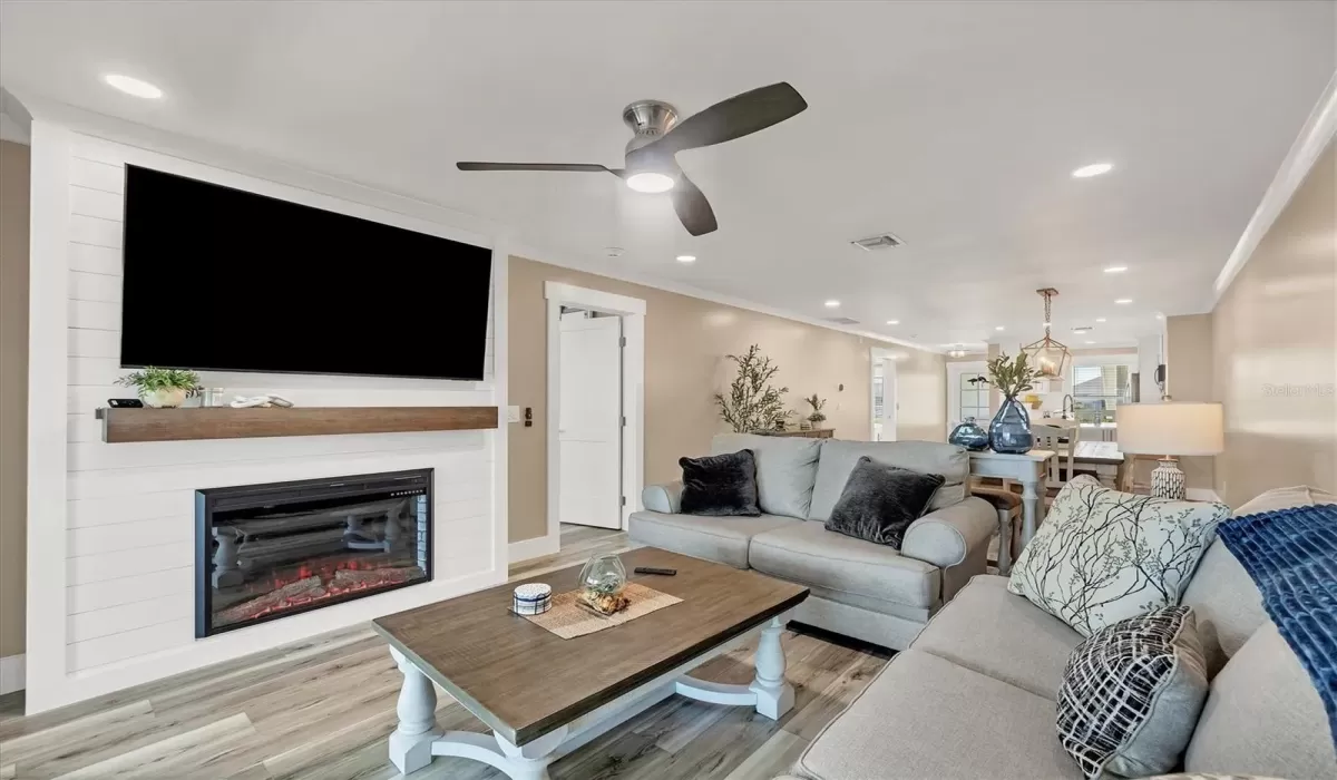 2 Bedrooms Bedrooms, 0 ,2 BathroomsBathrooms,Residential Lease,For Sale,0,D6143339