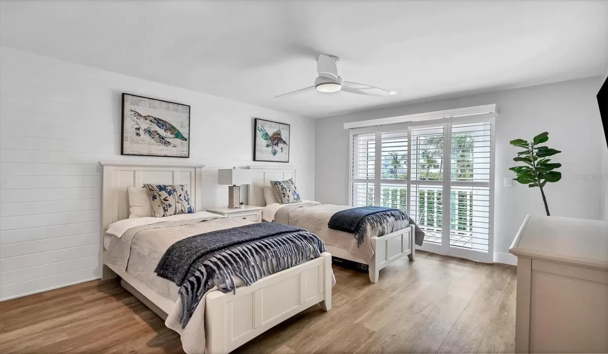 2 Bedrooms Bedrooms, 0 ,2 BathroomsBathrooms,Residential Lease,For Sale,0,D6143271