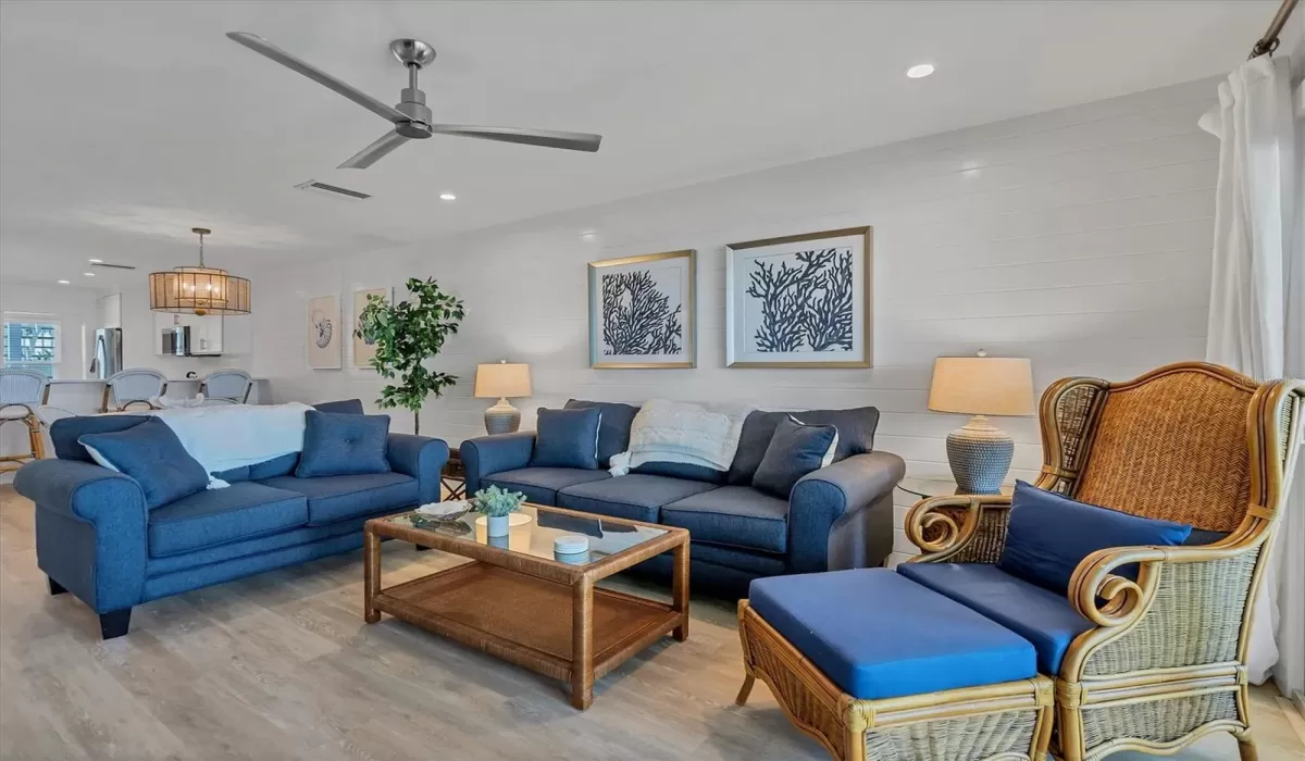 2 Bedrooms Bedrooms, 0 ,2 BathroomsBathrooms,Residential Lease,For Sale,0,D6143271