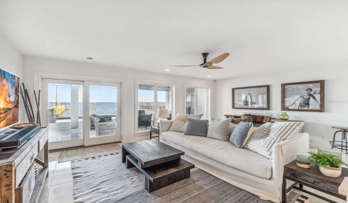 4 Bedrooms Bedrooms, 0 ,5 BathroomsBathrooms,Residential,For Sale,0,D6144295