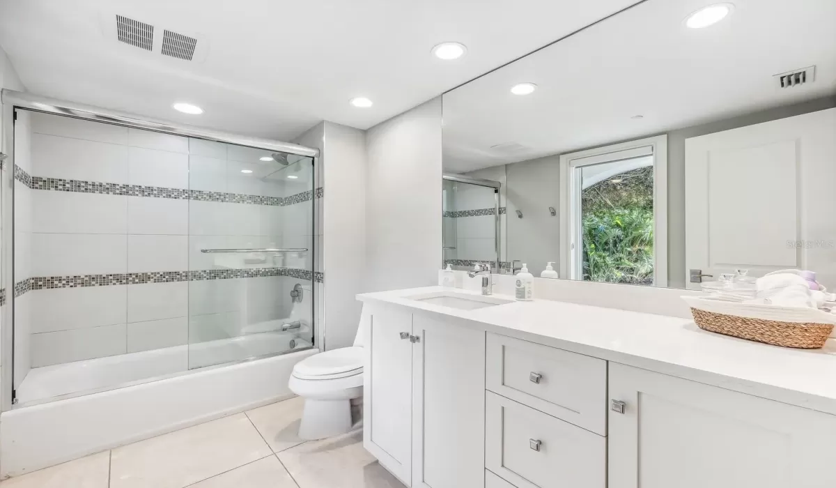 4 Bedrooms Bedrooms, 0 ,5 BathroomsBathrooms,Residential,For Sale,0,D6144295