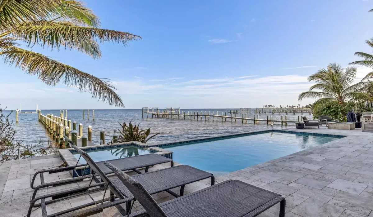 4 Bedrooms Bedrooms, 0 ,5 BathroomsBathrooms,Residential,For Sale,0,D6144295