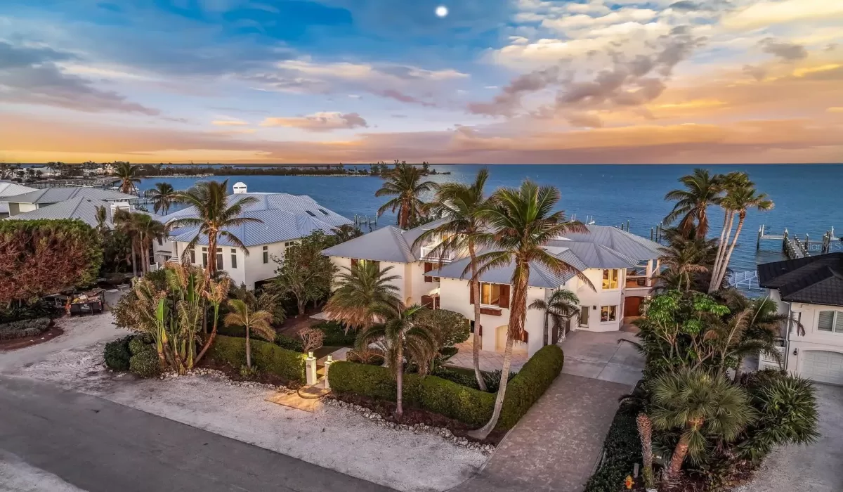 4 Bedrooms Bedrooms, 0 ,5 BathroomsBathrooms,Residential,For Sale,0,D6144295