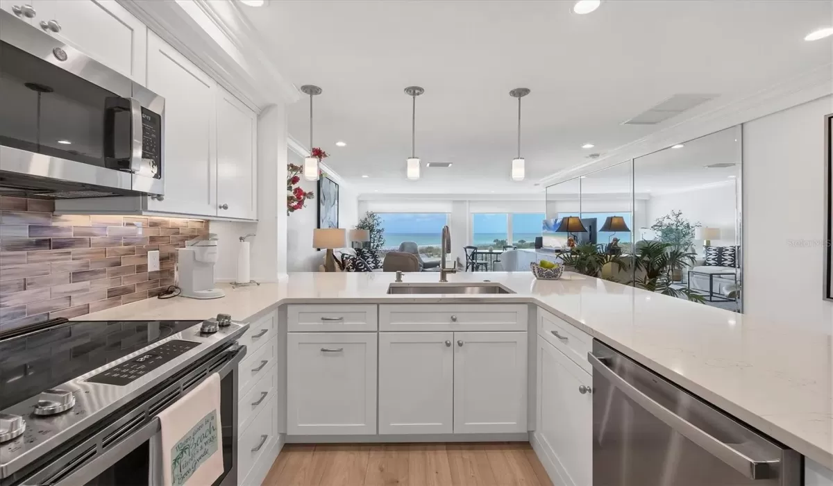 1 Bedroom Bedrooms, 0 ,2 BathroomsBathrooms,Residential,For Sale,0,D6144490