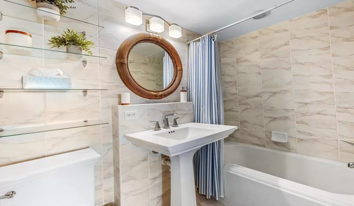 1 Bedroom Bedrooms, 0 ,1 BathroomBathrooms,Residential,For Sale,0,D6144401