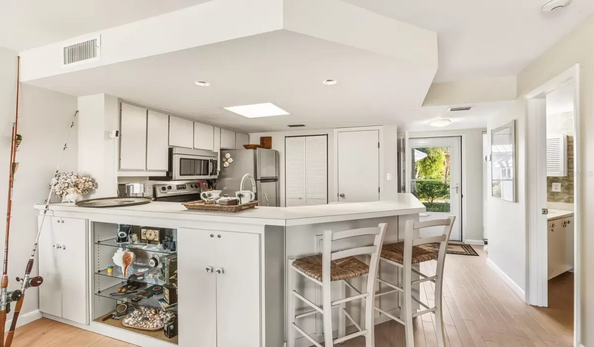 1 Bedroom Bedrooms, 0 ,1 BathroomBathrooms,Residential,For Sale,0,D6144441