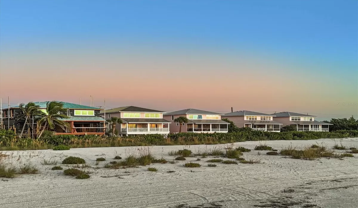 3 Bedrooms Bedrooms, 0 ,3 BathroomsBathrooms,Residential,For Sale,0,D6144412