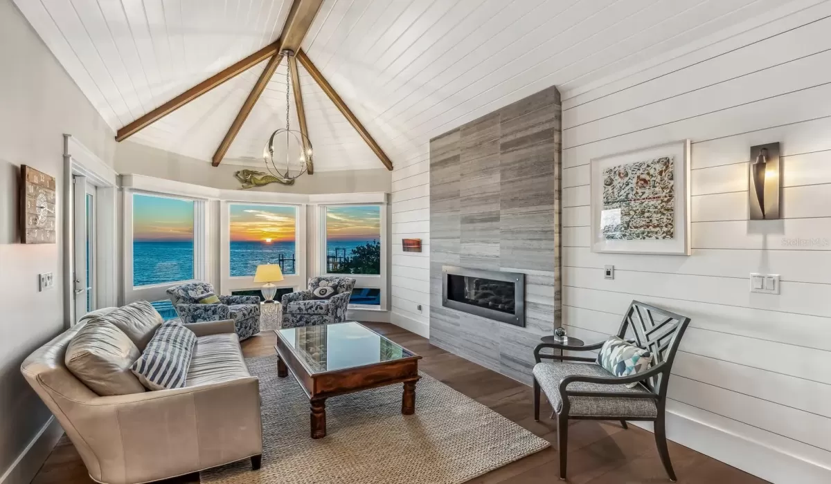 4 Bedrooms Bedrooms, 0 ,5 BathroomsBathrooms,Residential,For Sale,0,D6144517