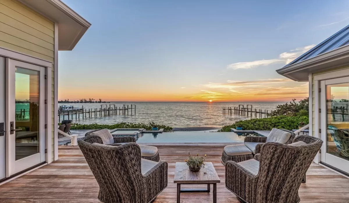 4 Bedrooms Bedrooms, 0 ,5 BathroomsBathrooms,Residential,For Sale,0,D6144517