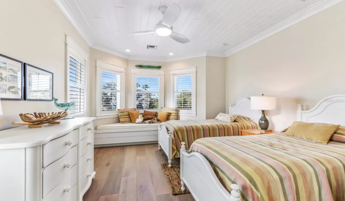 4 Bedrooms Bedrooms, 0 ,5 BathroomsBathrooms,Residential,For Sale,0,D6144517