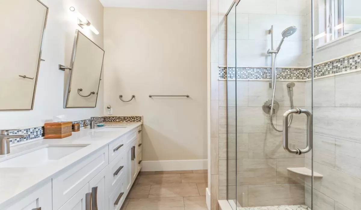 4 Bedrooms Bedrooms, 0 ,5 BathroomsBathrooms,Residential,For Sale,0,D6144517