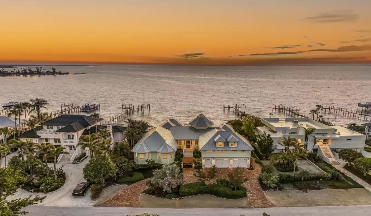 4 Bedrooms Bedrooms, 0 ,5 BathroomsBathrooms,Residential,For Sale,0,D6144517