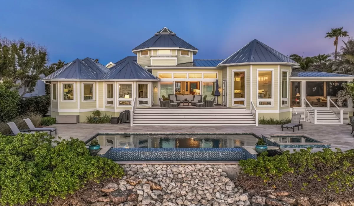 4 Bedrooms Bedrooms, 0 ,5 BathroomsBathrooms,Residential,For Sale,0,D6144517