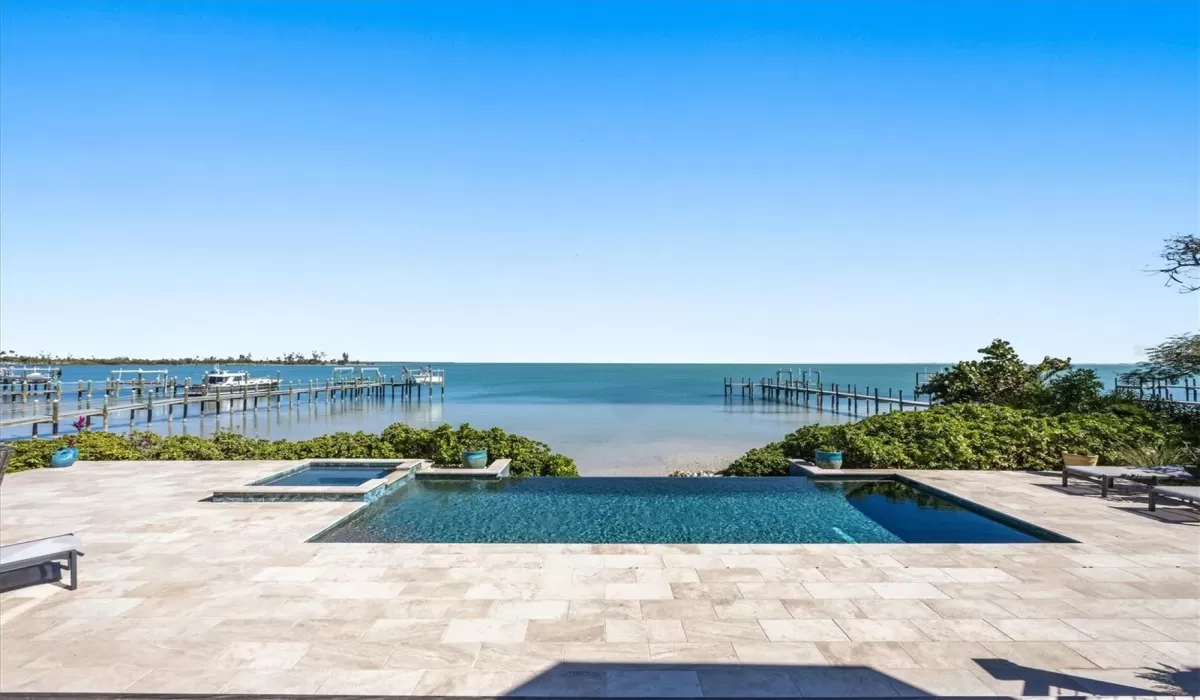 4 Bedrooms Bedrooms, 0 ,5 BathroomsBathrooms,Residential,For Sale,0,D6144517