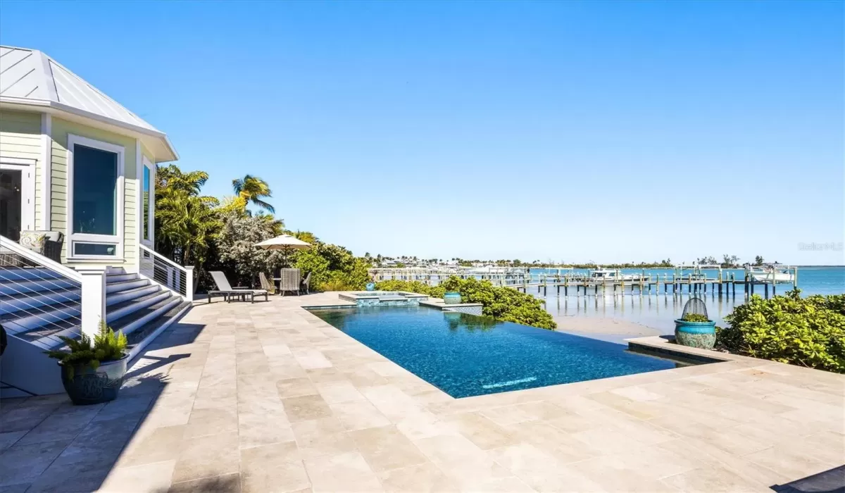 4 Bedrooms Bedrooms, 0 ,5 BathroomsBathrooms,Residential,For Sale,0,D6144517