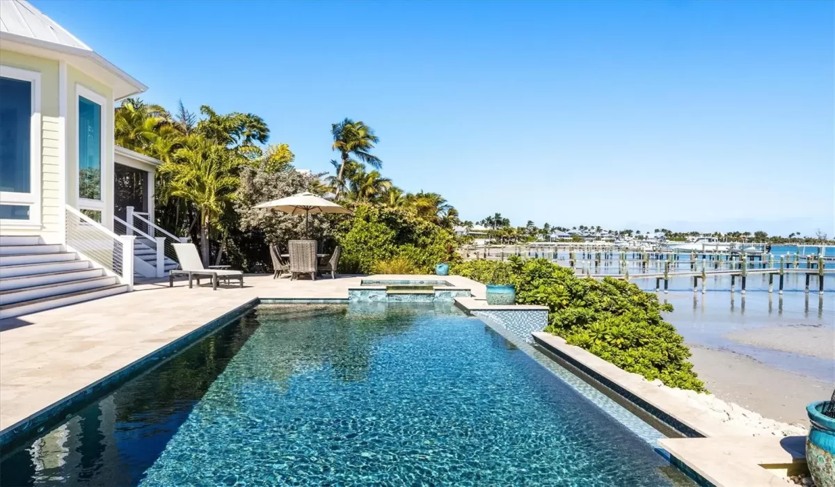 4 Bedrooms Bedrooms, 0 ,5 BathroomsBathrooms,Residential,For Sale,0,D6144517