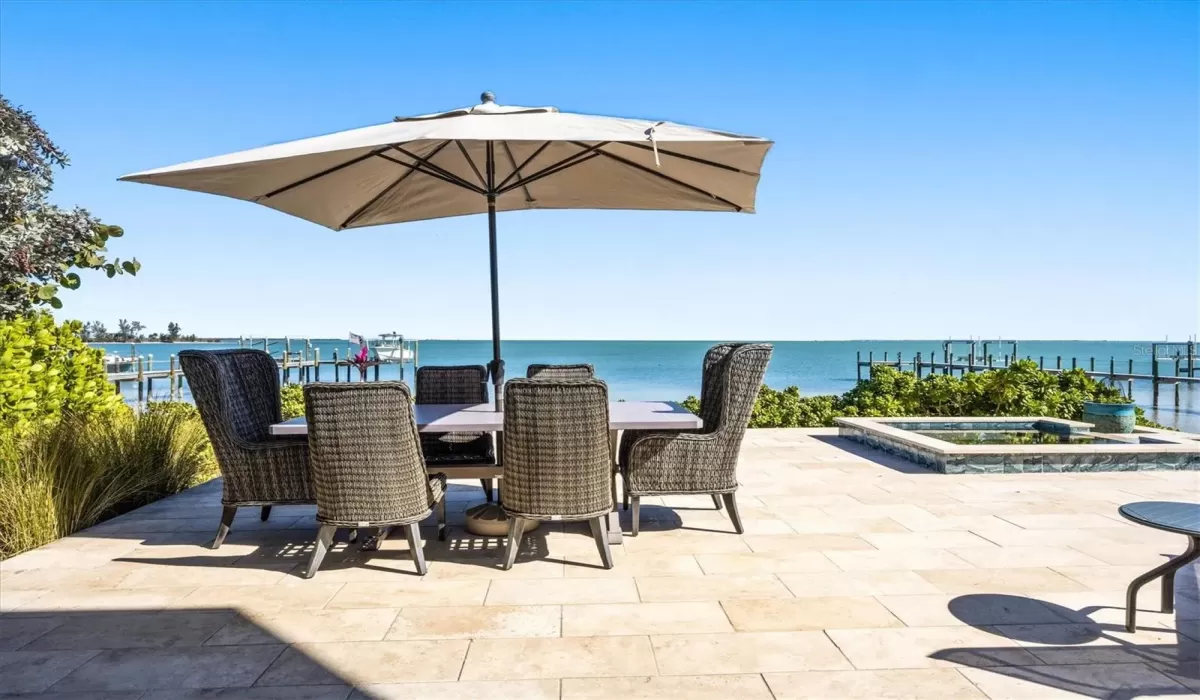 4 Bedrooms Bedrooms, 0 ,5 BathroomsBathrooms,Residential,For Sale,0,D6144517