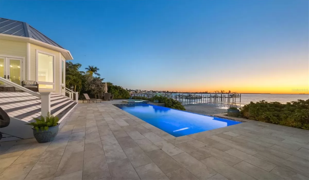 4 Bedrooms Bedrooms, 0 ,5 BathroomsBathrooms,Residential,For Sale,0,D6144517