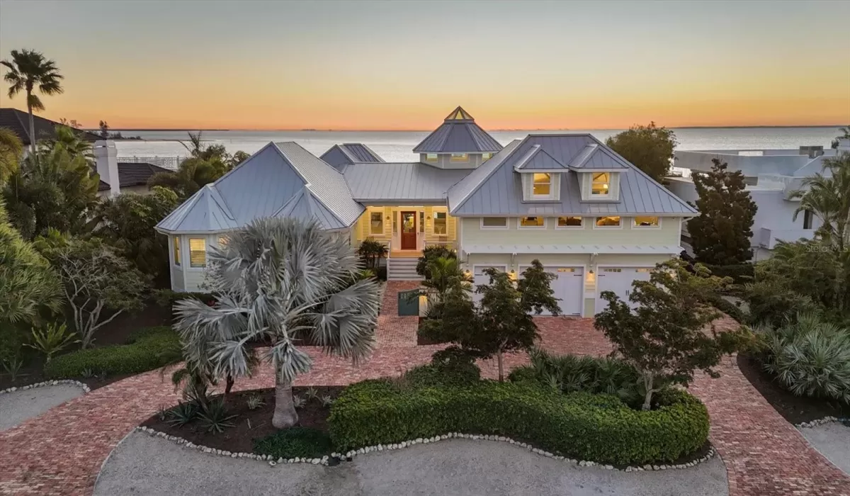 4 Bedrooms Bedrooms, 0 ,5 BathroomsBathrooms,Residential,For Sale,0,D6144517