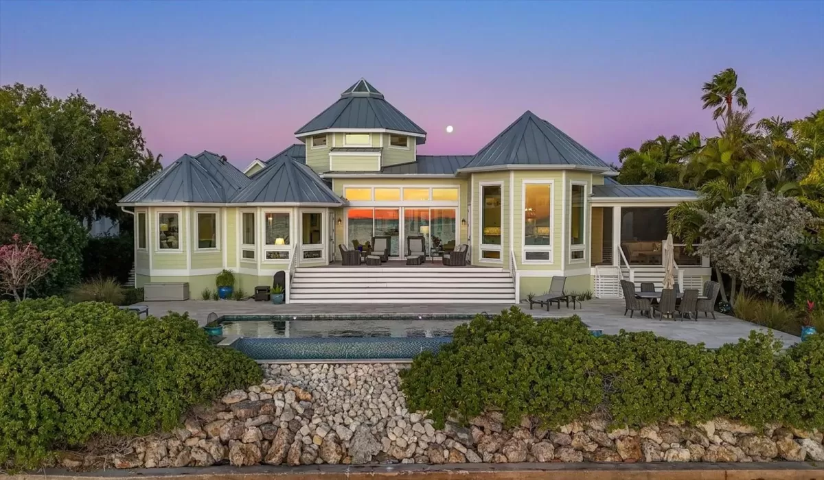 4 Bedrooms Bedrooms, 0 ,5 BathroomsBathrooms,Residential,For Sale,0,D6144517