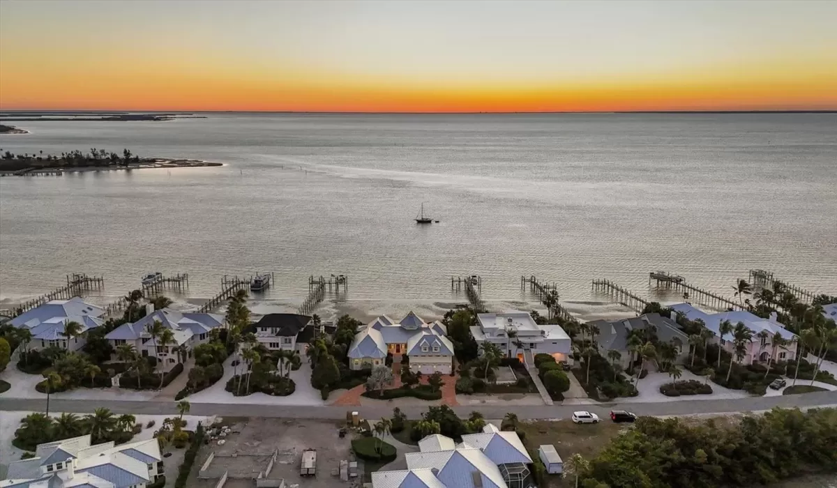 4 Bedrooms Bedrooms, 0 ,5 BathroomsBathrooms,Residential,For Sale,0,D6144517