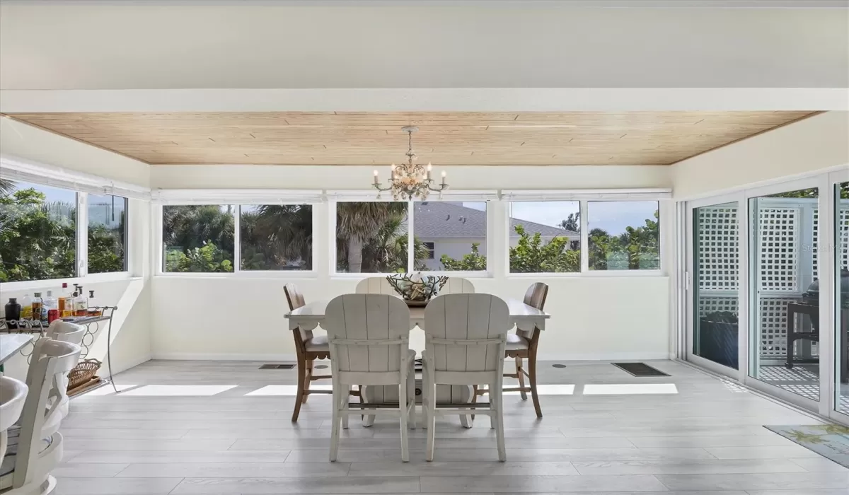 3 Bedrooms Bedrooms, 0 ,2 BathroomsBathrooms,Residential,For Sale,0,D6144543