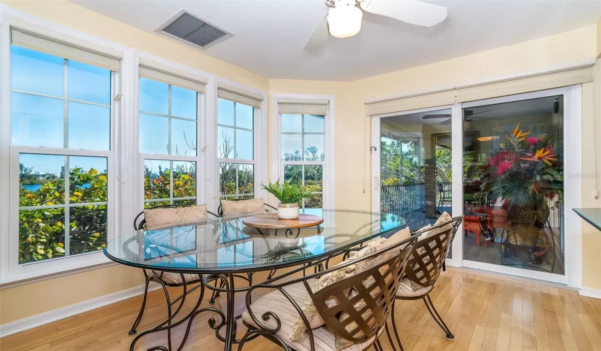 3 Bedrooms Bedrooms, 0 ,3 BathroomsBathrooms,Residential,For Sale,0,D6144560