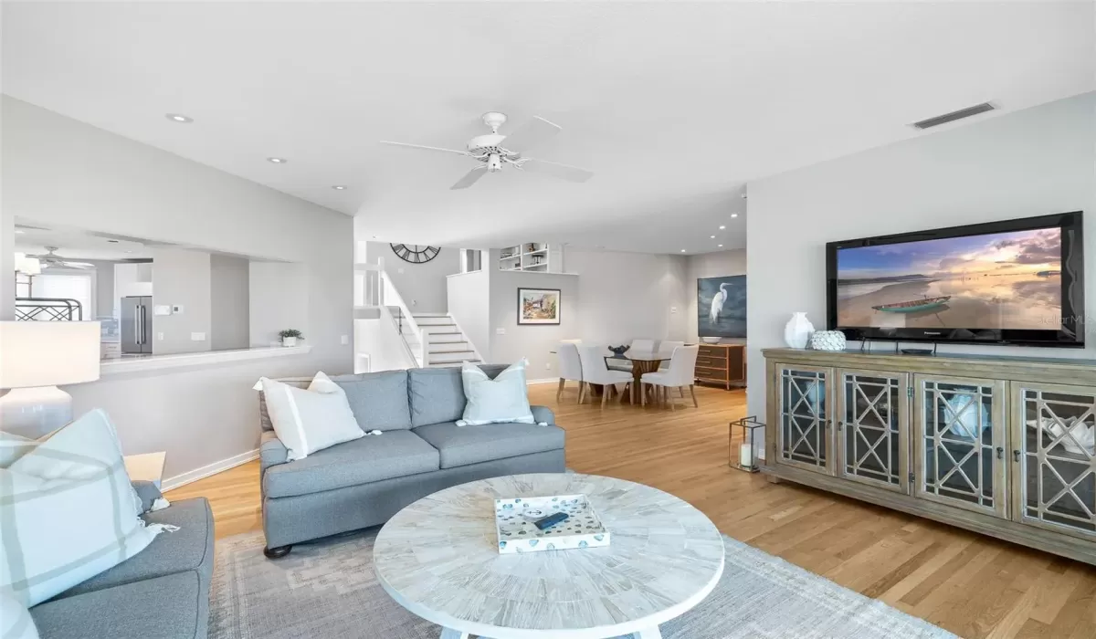 4 Bedrooms Bedrooms, 0 ,4 BathroomsBathrooms,Residential,For Sale,0,TB8375836