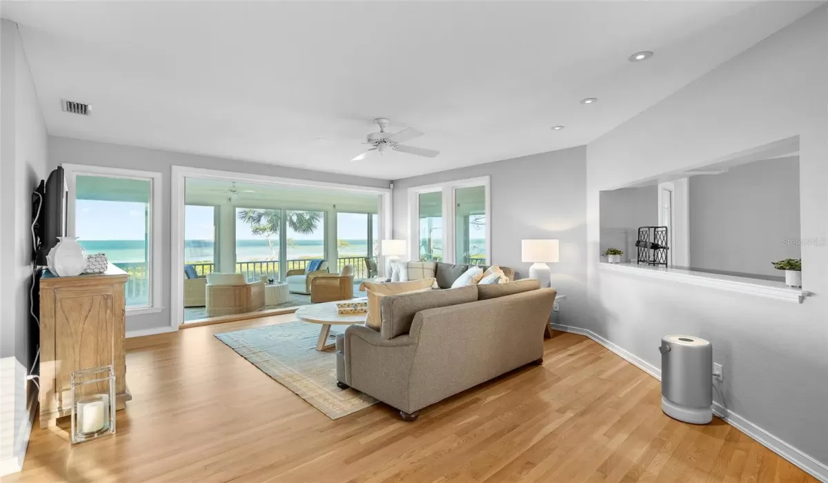 4 Bedrooms Bedrooms, 0 ,4 BathroomsBathrooms,Residential,For Sale,0,TB8375836