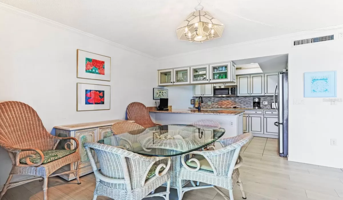 2 Bedrooms Bedrooms, 0 ,2 BathroomsBathrooms,Residential,For Sale,0,D6144596