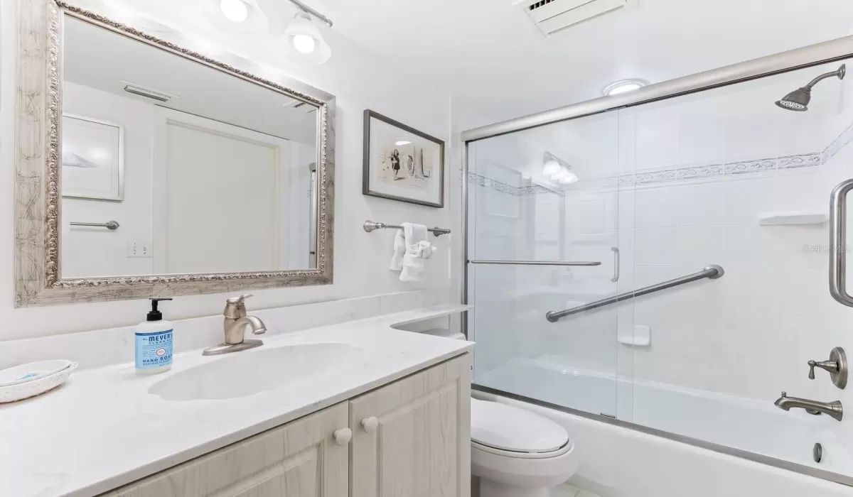 2 Bedrooms Bedrooms, 0 ,2 BathroomsBathrooms,Residential,For Sale,0,D6144596