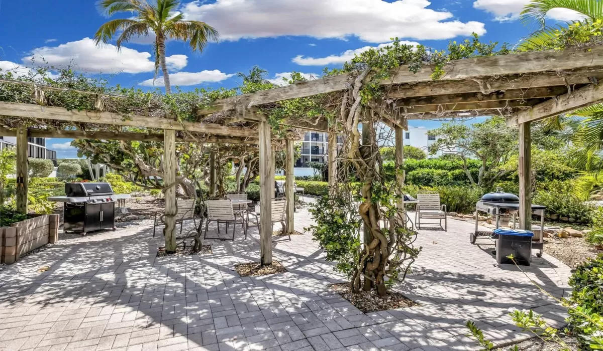 2 Bedrooms Bedrooms, 0 ,2 BathroomsBathrooms,Residential,For Sale,0,D6144596