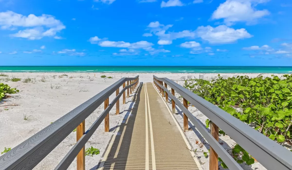 2 Bedrooms Bedrooms, 0 ,2 BathroomsBathrooms,Residential,For Sale,0,D6144596