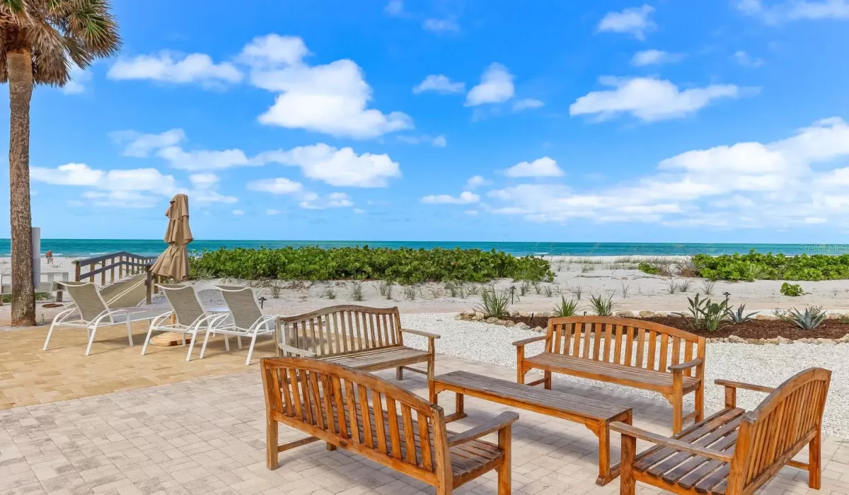 2 Bedrooms Bedrooms, 0 ,2 BathroomsBathrooms,Residential,For Sale,0,D6144596