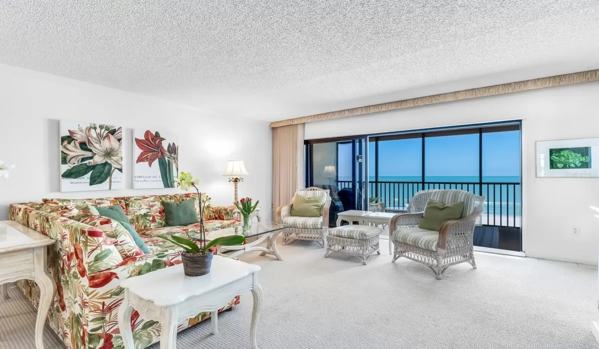 2 Bedrooms Bedrooms, 0 ,2 BathroomsBathrooms,Residential,For Sale,0,D6144596